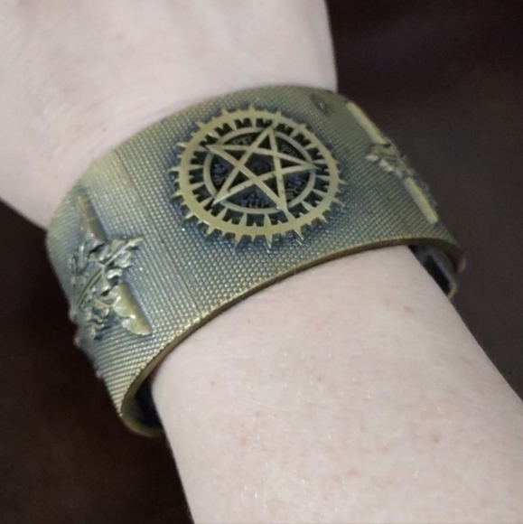 Tetragrammaton Crest Design Cuff Bracelet - Picture 2 of 5